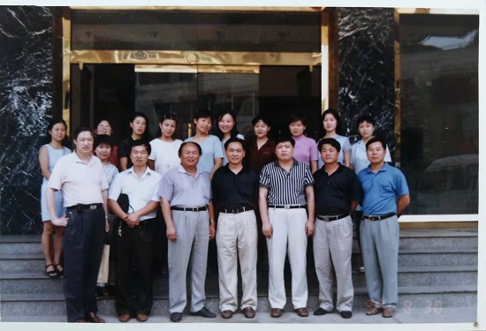 1997年，，，，，，恢复谋划，，，，，，更名为“陕西省地产开发效劳总公司”.jpg